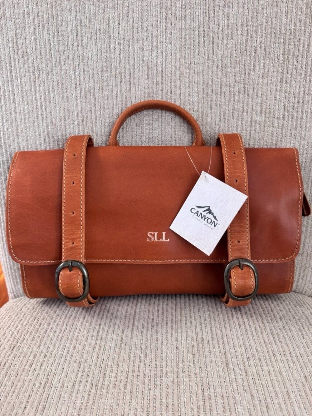 NWT Canyon Outback Buffalo Mountain Hanging Leather Toiletry Bag-Distressed Tan